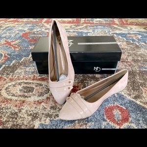 New Direction Women’s nude suede flats. Size 6.